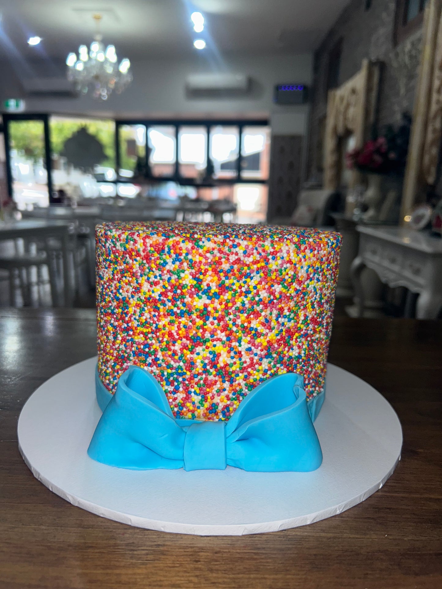100's & 1000's Cake