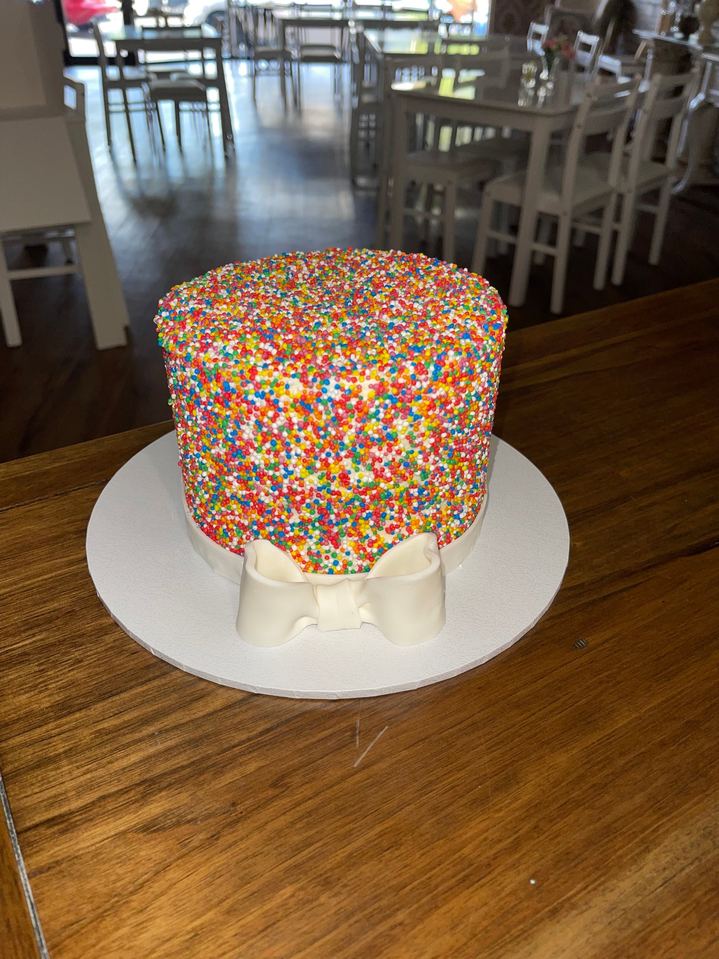 100's & 1000's Cake
